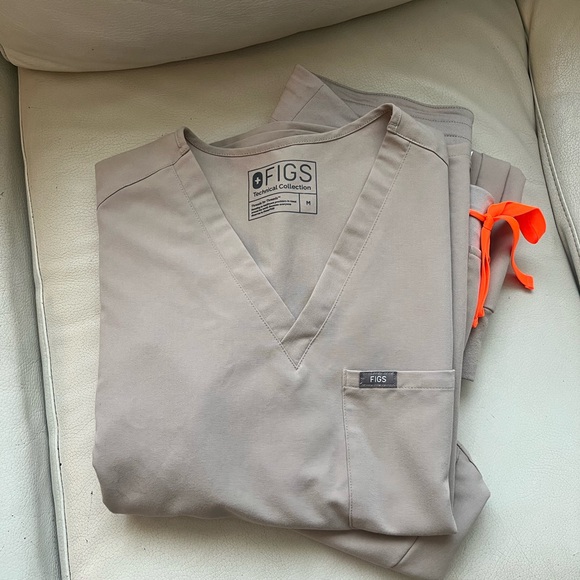 Figs Taupe Scrub Top - Picture 6 of 7